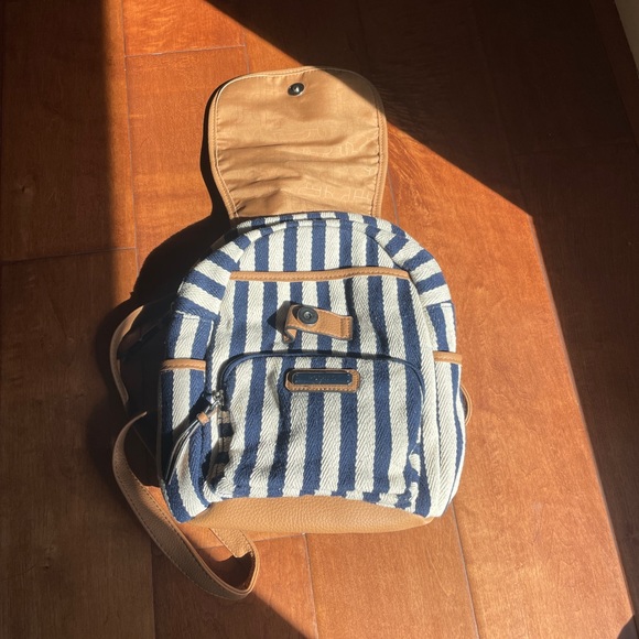 Small Backpack - Picture 2 of 4